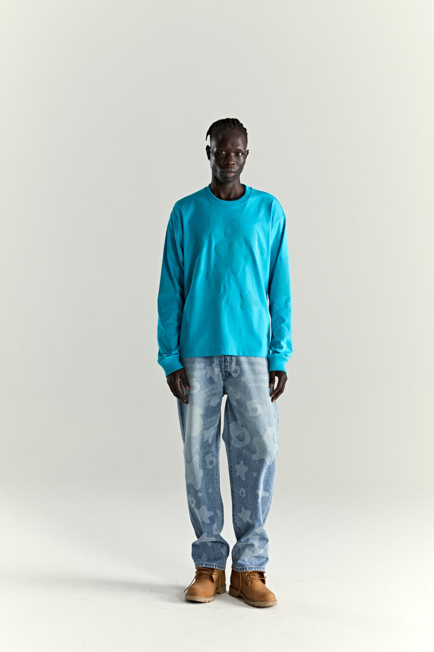 OCEAN BLUE BELUGA LONGSLEEVE TEE ON MODEL