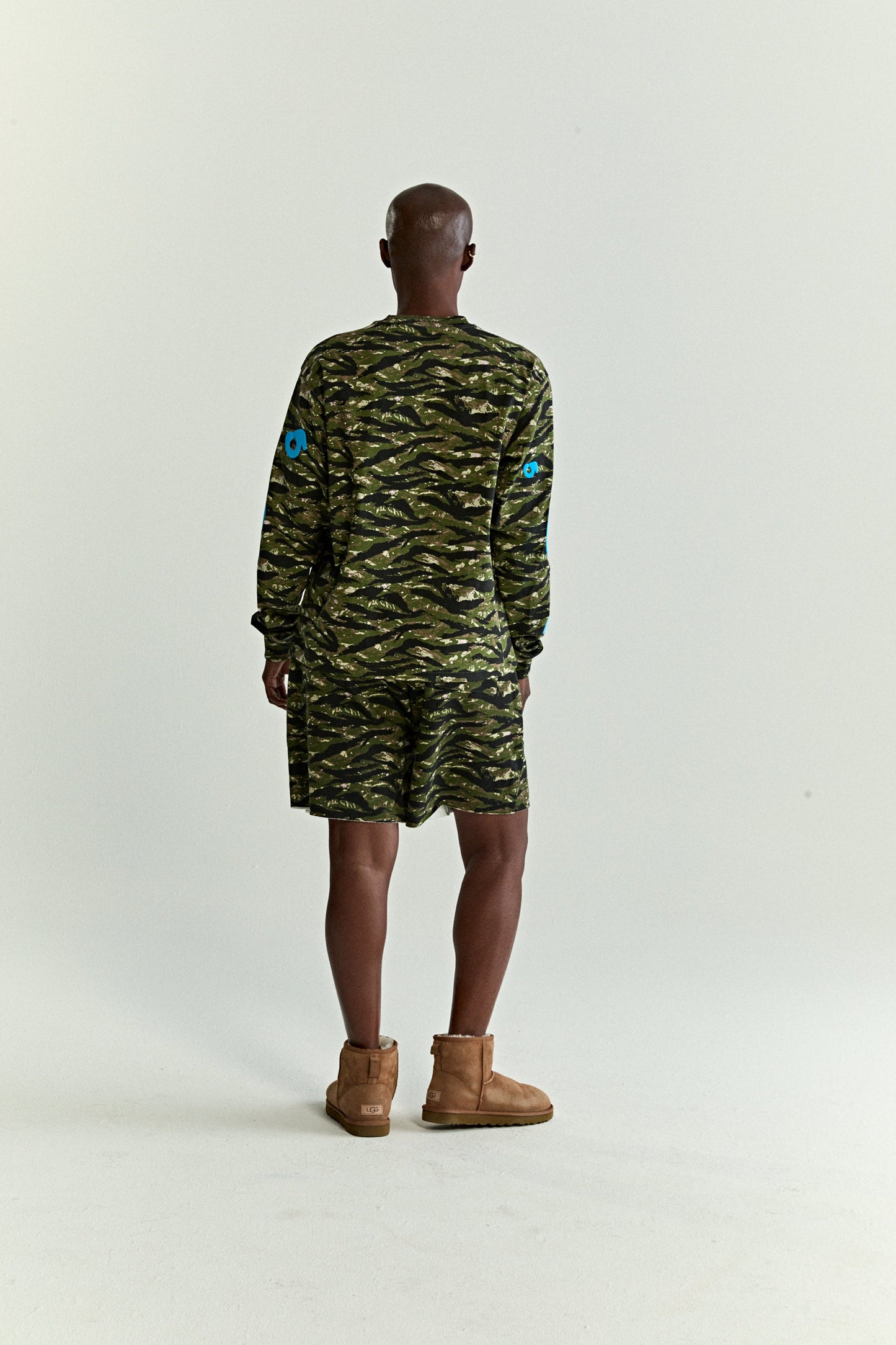 BELUGA TIGER CAMO LONGSLEEVE ON MODEL