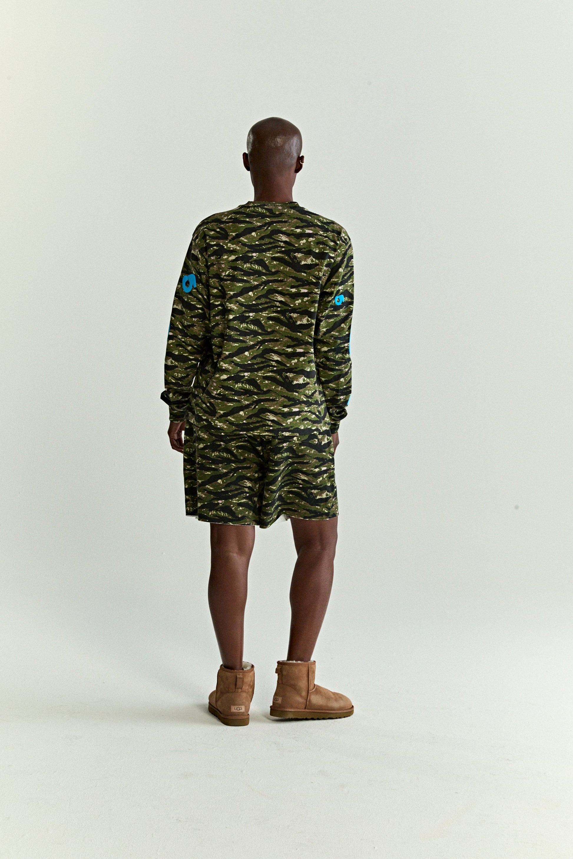 BELUGA TIGER CAMO LONGSLEEVE ON MODEL