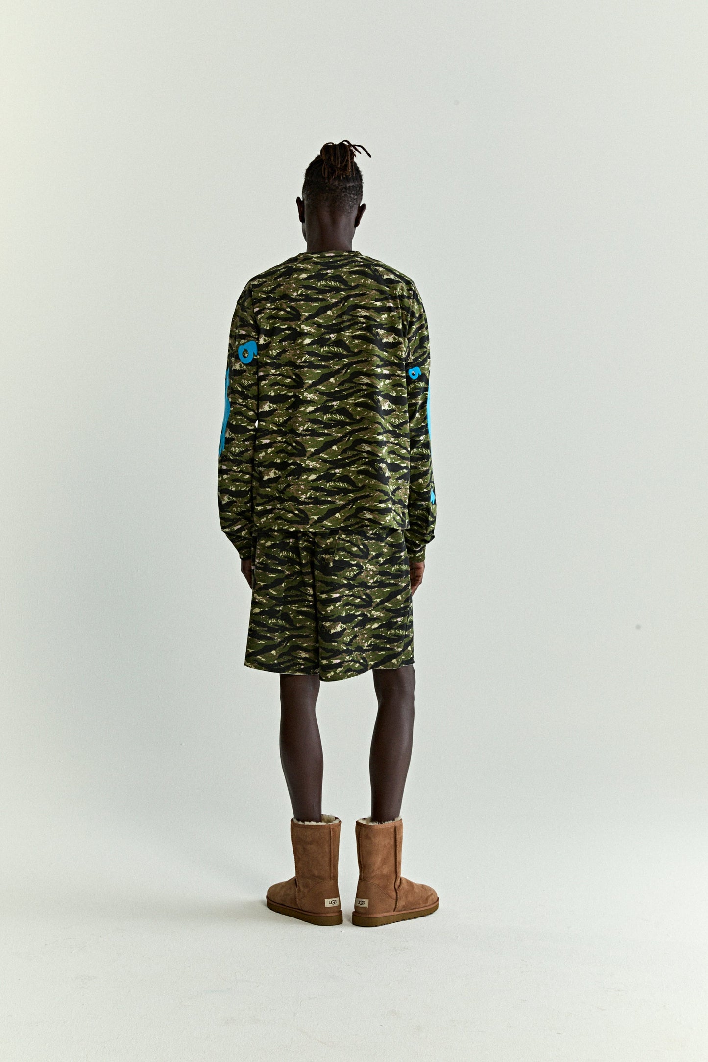 BELUGA TIGER CAMO LONGSLEEVE ON MODEL
