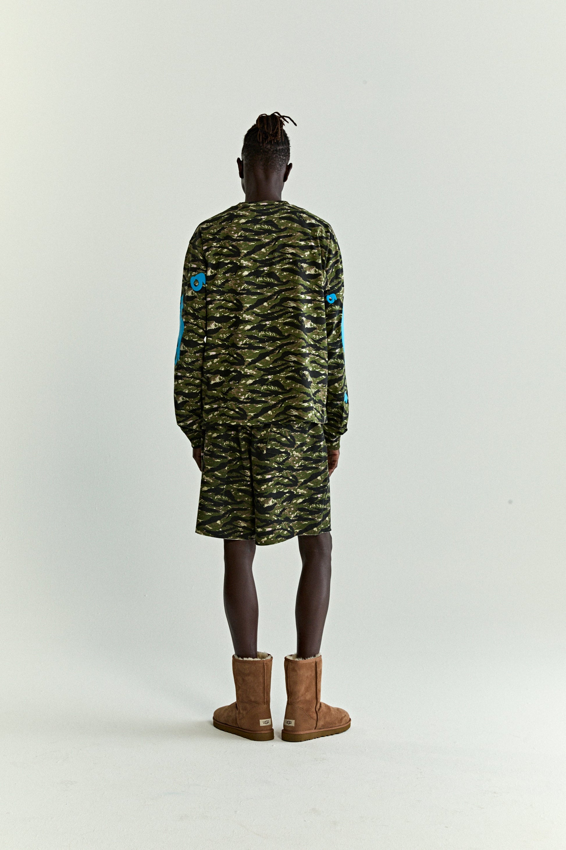 BELUGA TIGER CAMO LONGSLEEVE ON MODEL