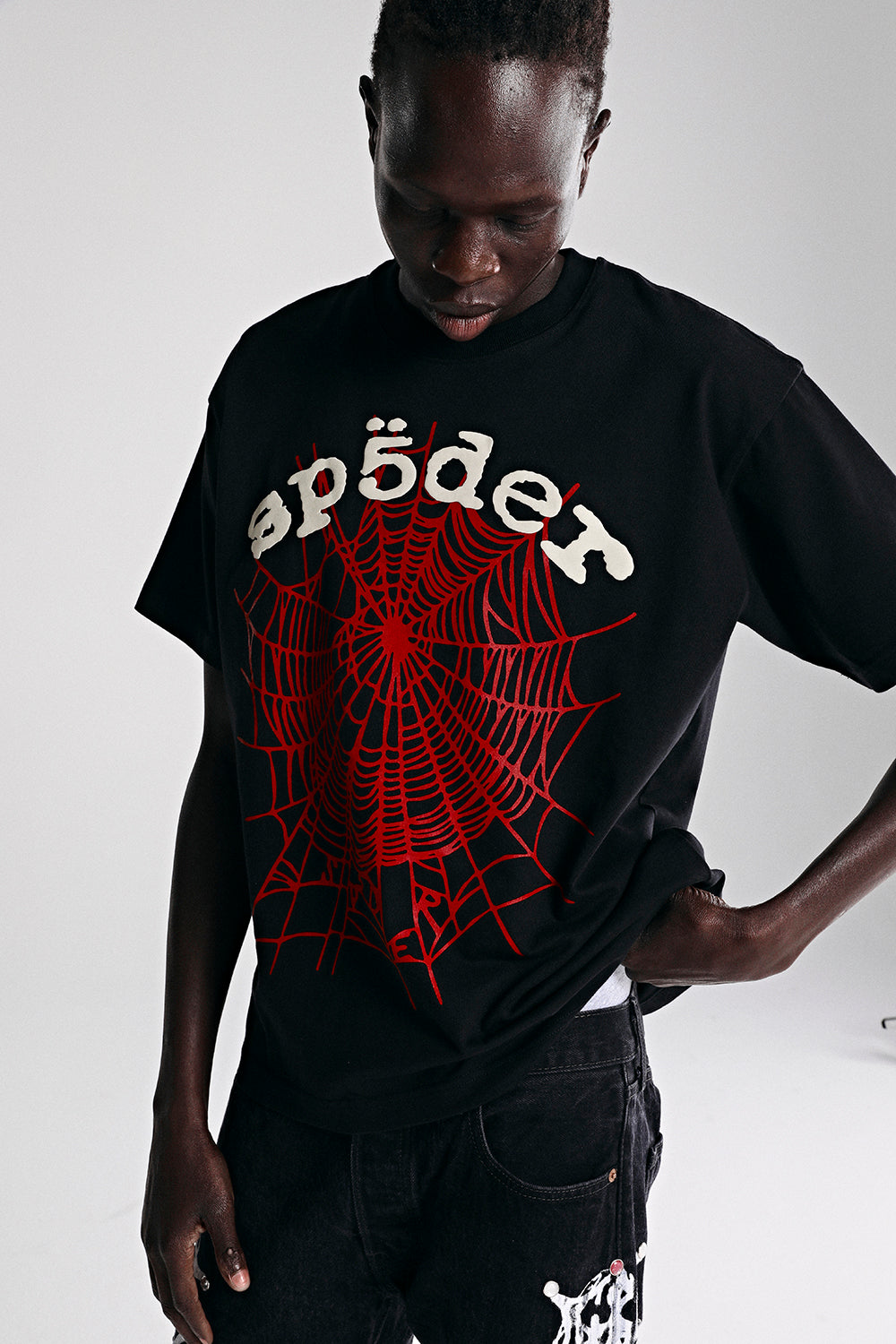 BLACK LEGACY LOGO HW TEE ON MODEL