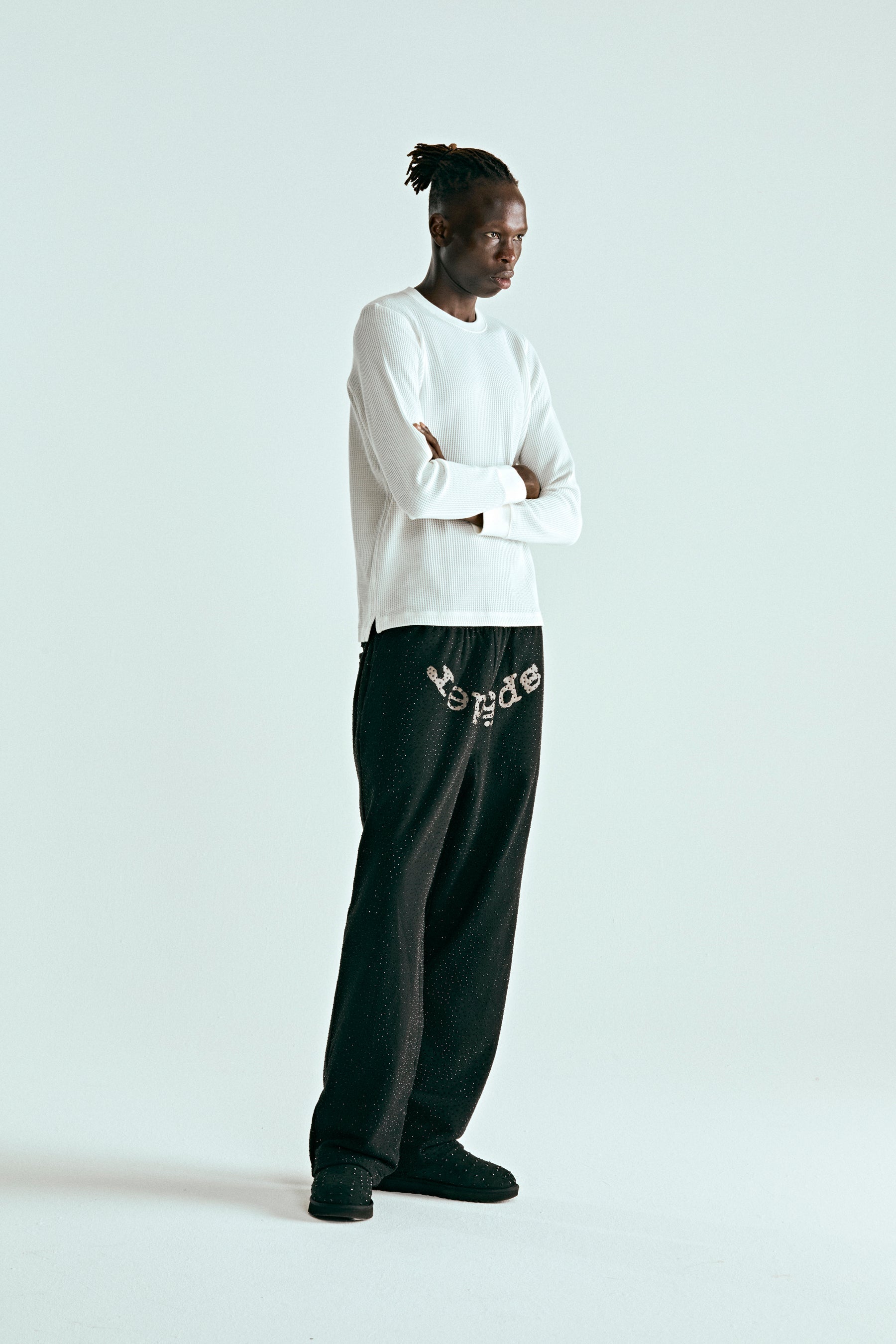 BLACK VVS SWEATPANT ON MODEL