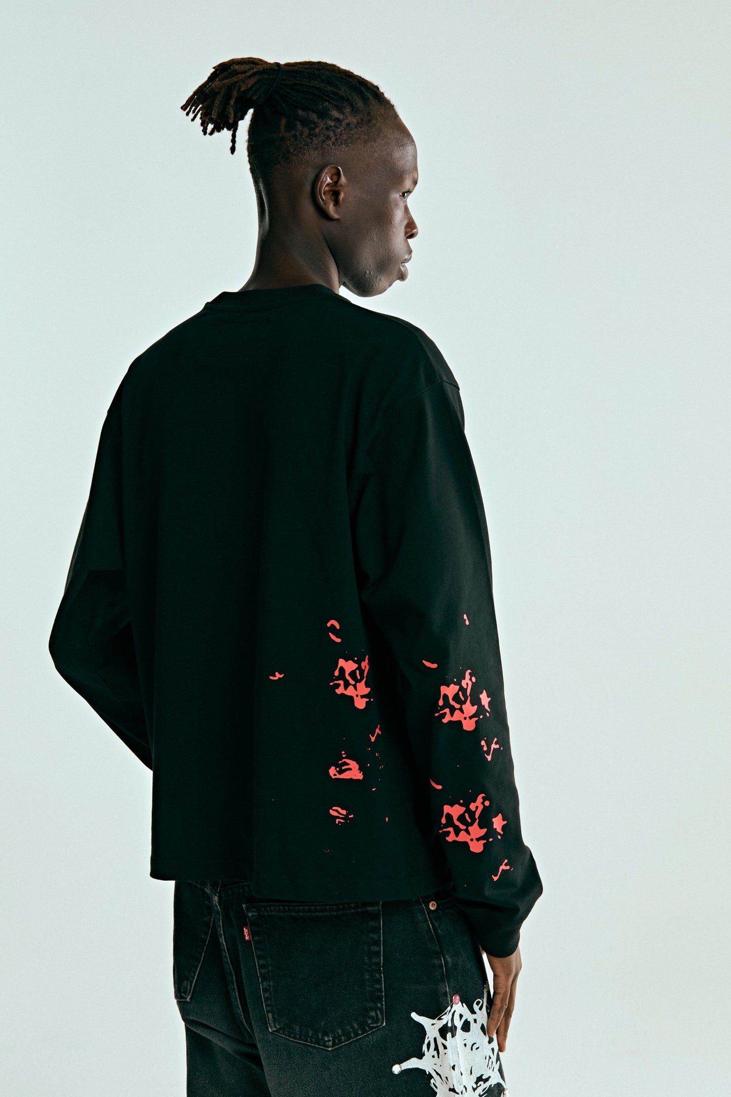BLACK WEB MONITOR LS HW TEE ON MODEL