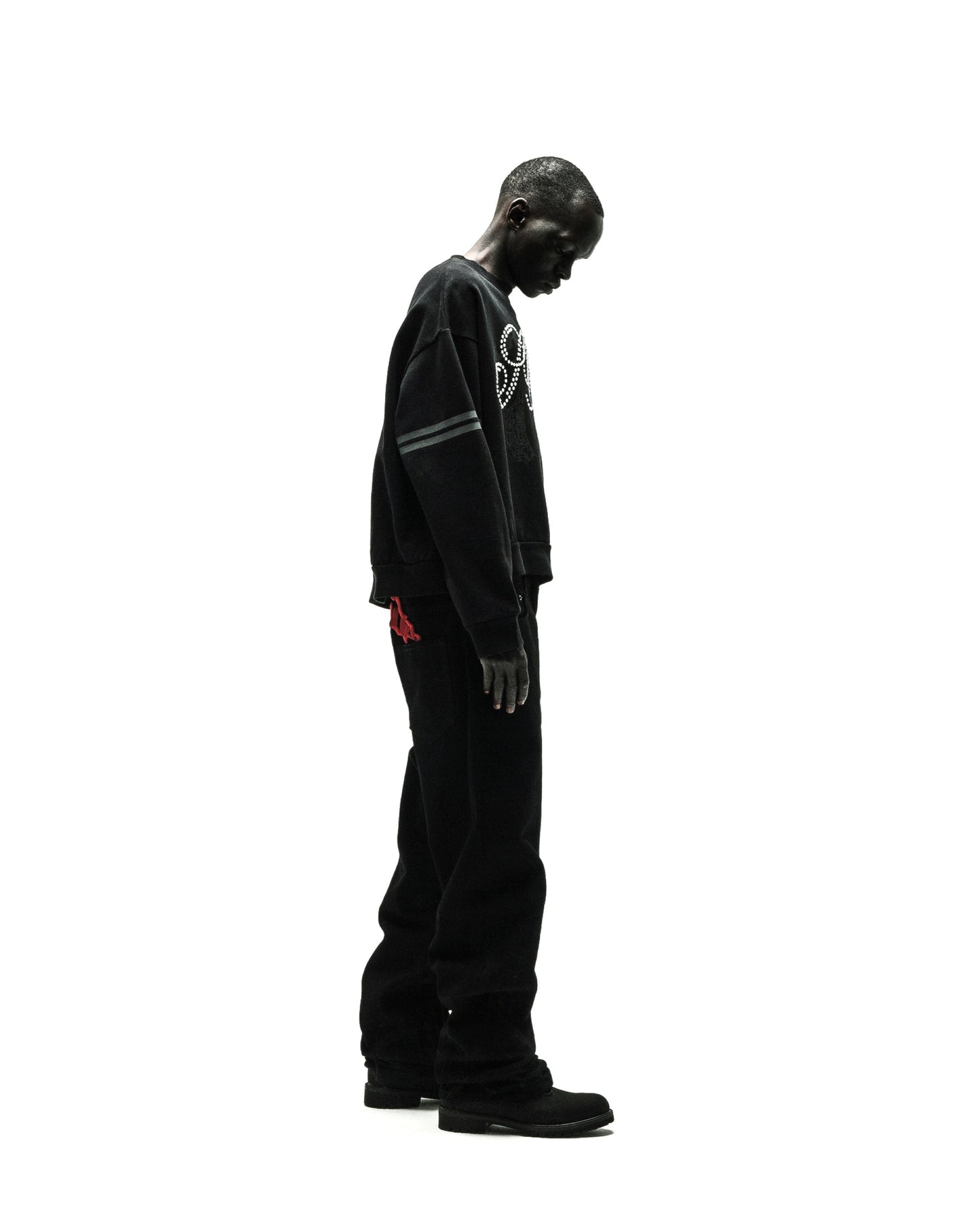 ARANEA CREWNECK: Black oversized sweatshirt with white graphic, grey arm stripes, and black pants.